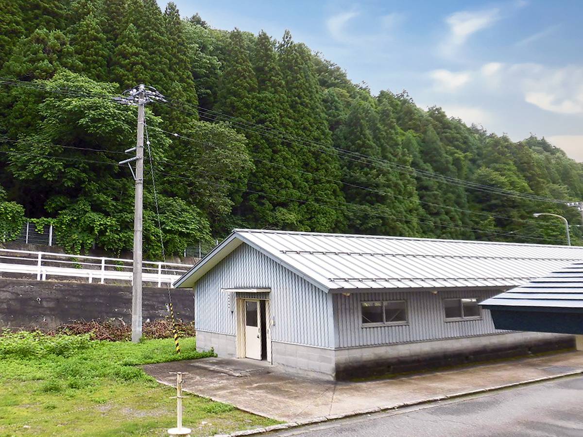 Tầm nhìn từ Village House Kamioka ở Hida-shi