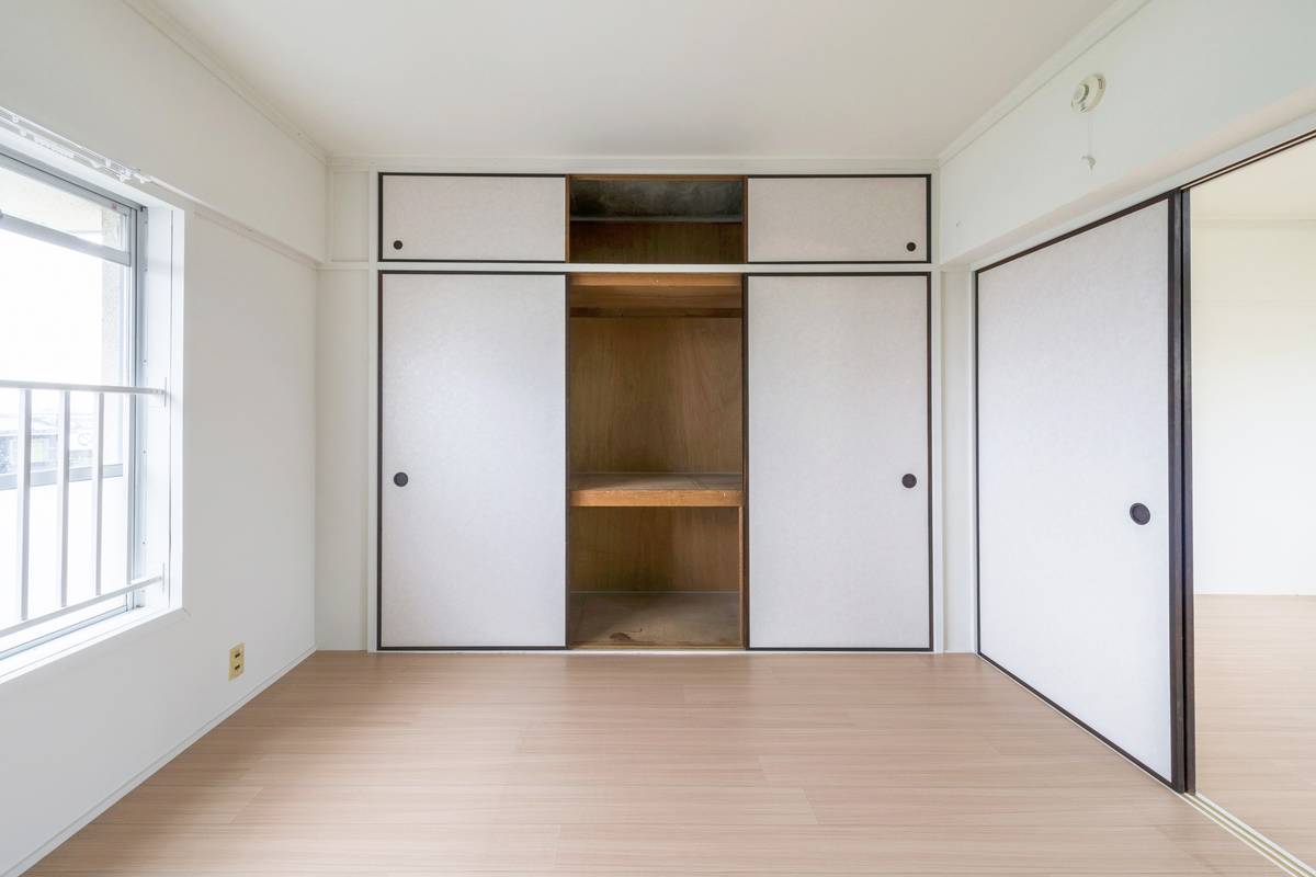 Khu vực chứa đồ của Village House Shimonokata ở Uozu-shi