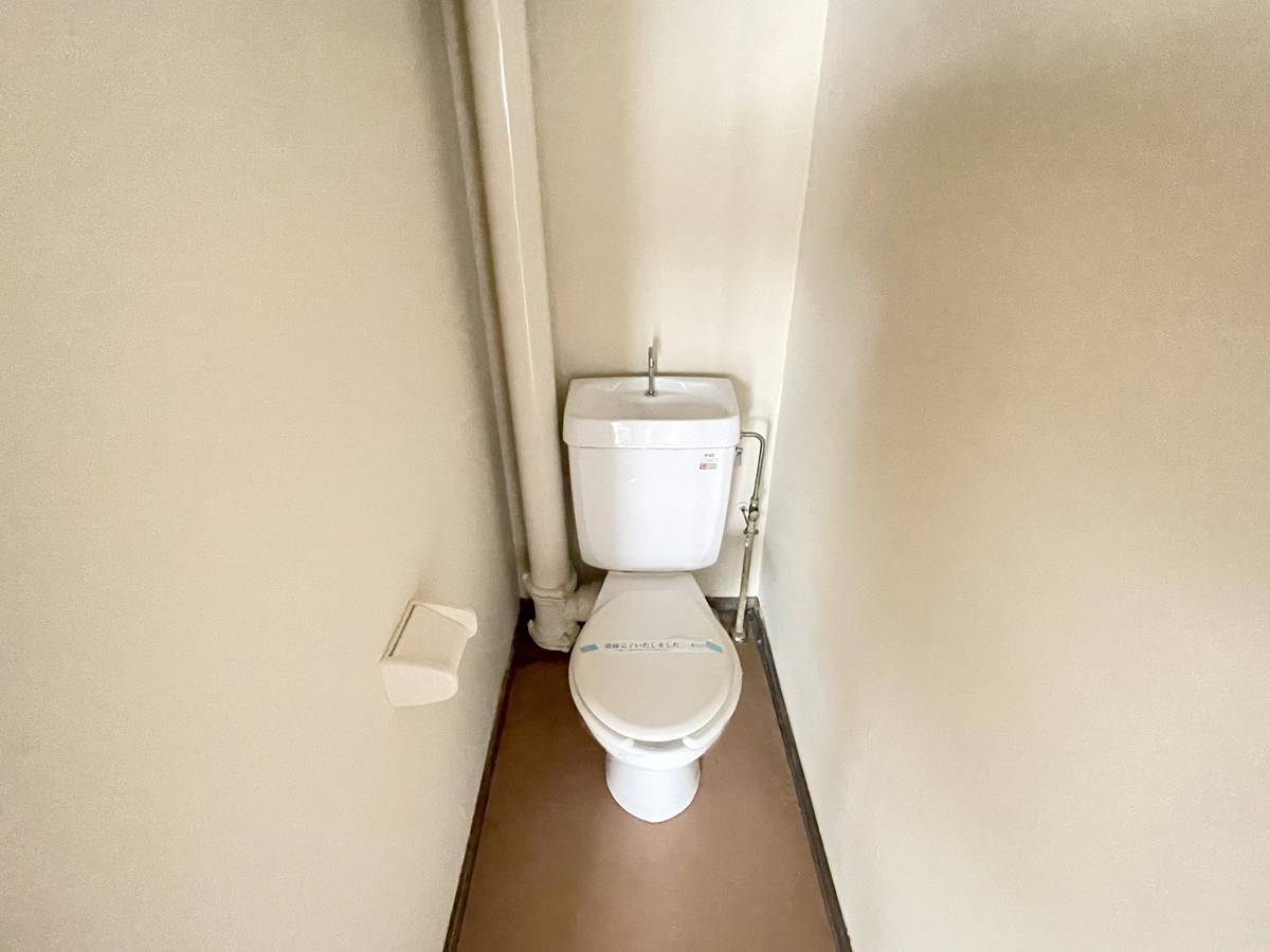 Toilet di Village House Osuga Dai 2 di Kakegawa-shi
