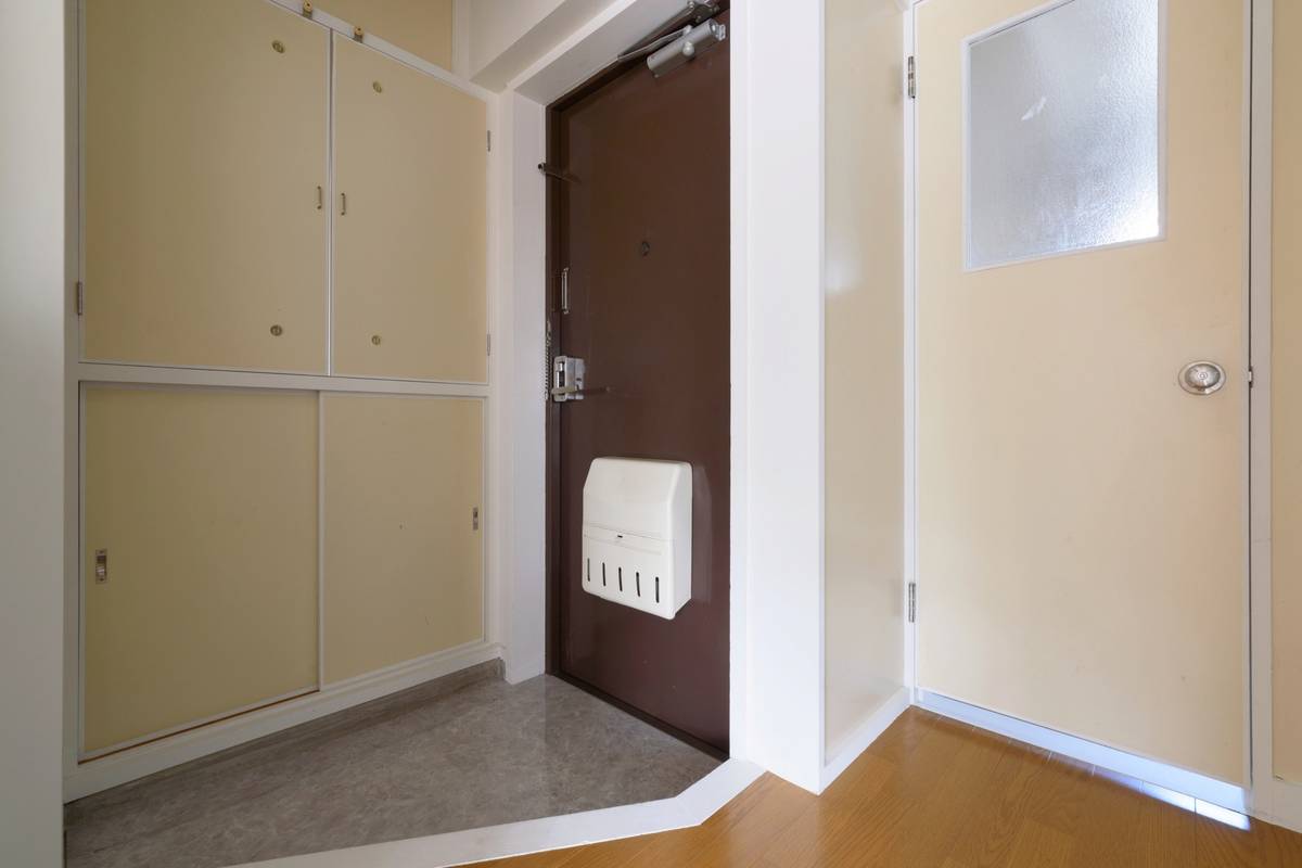 Pintu Masuk Apartemen di Village House Washizu di Kosai-shi