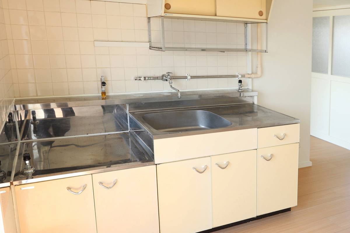 Dapur di Village House Uozu Kita di Uozu-shi