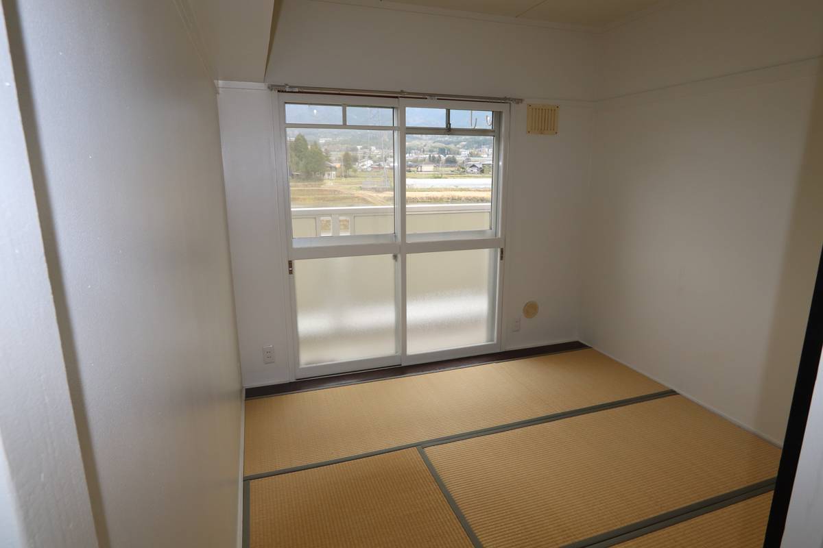 中津川市ビレッジハウス南中津川の居室