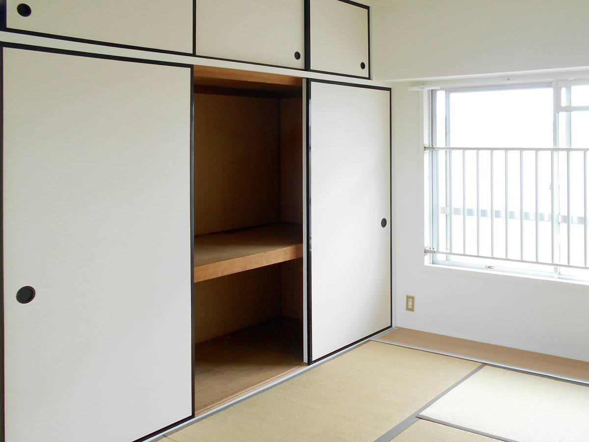 Storage Space in Village House Daitonaka in Kakegawa-shi