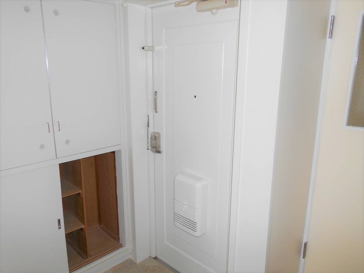 Pintu Masuk Apartemen di Village House Omaezaki di Omaezaki-shi