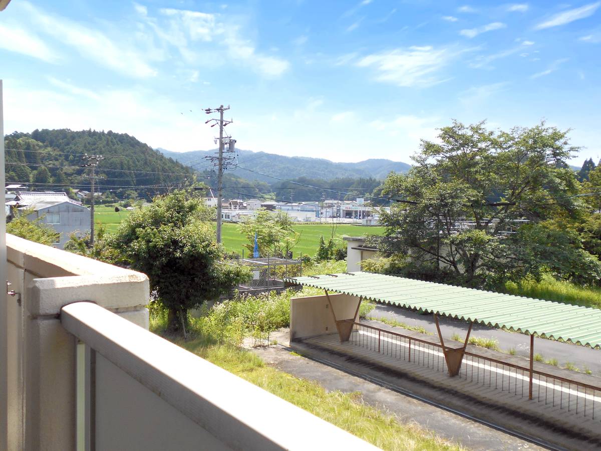 Tầm nhìn từ Village House Yamaoka ở Ena-shi