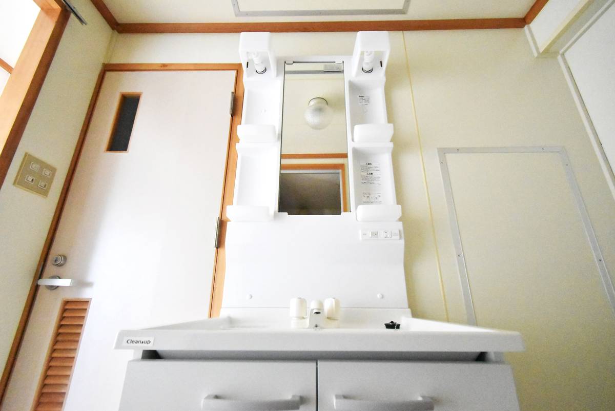 位于金沢市的Village House 金沢 Tower的洗手间