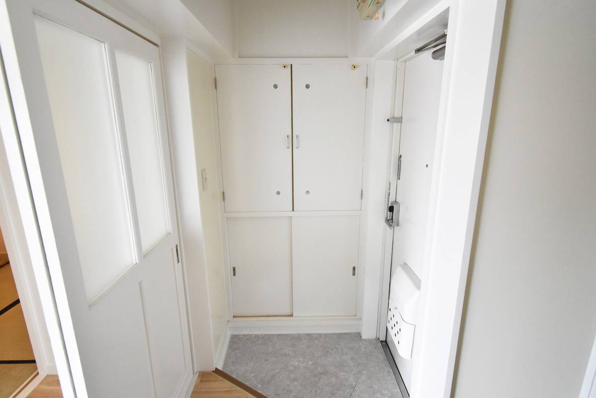 Pintu Masuk Apartemen di Village House Kataguchi di Imizu-shi