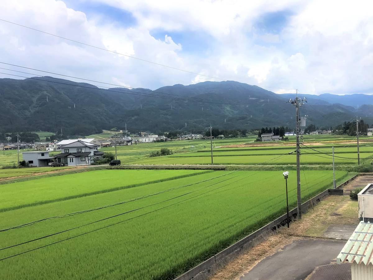 Tầm nhìn từ Village House Takase ở Nanto-shi