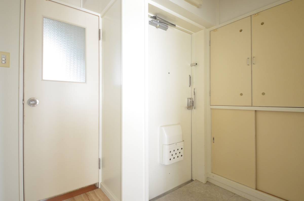 白山市ビレッジハウス成町の玄関