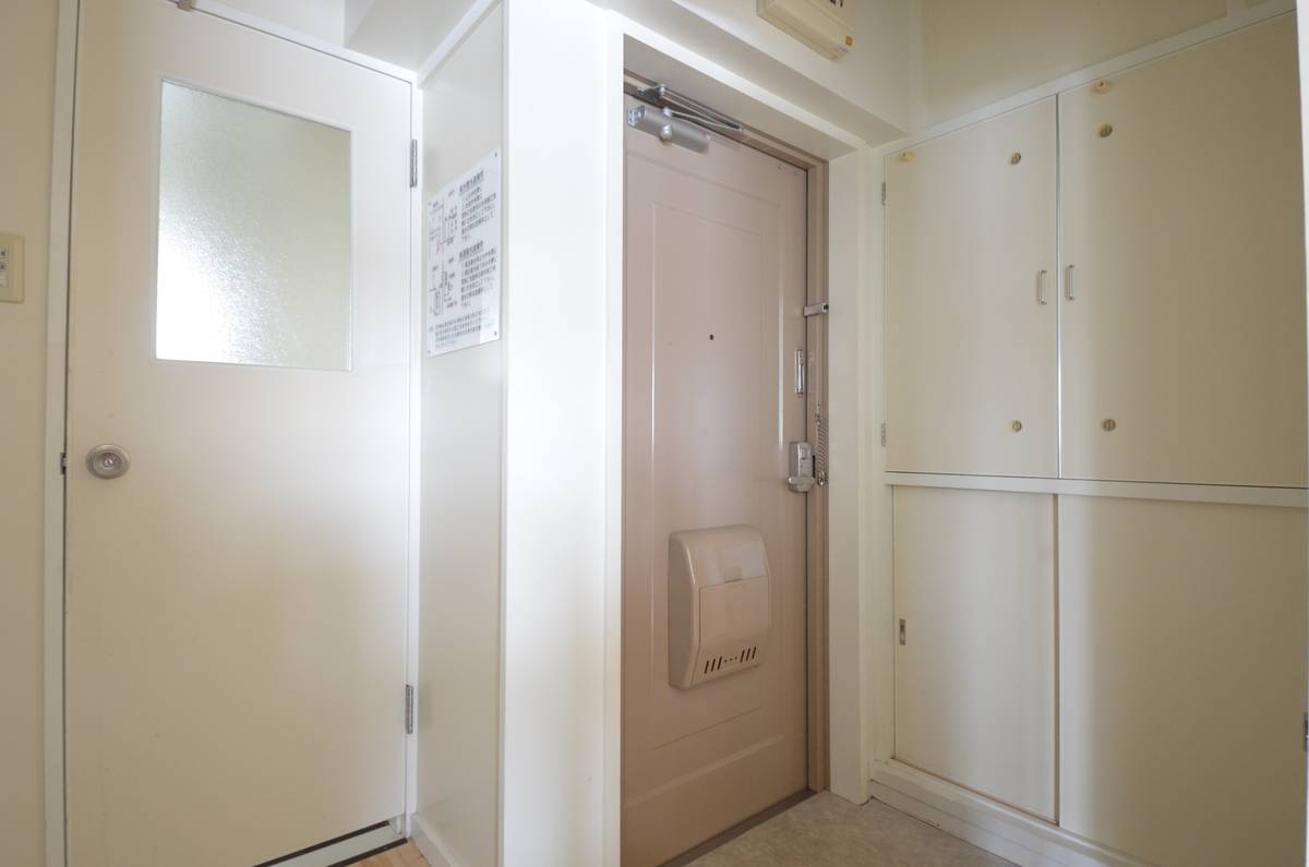 妙高市ビレッジハウスひだのもりの玄関