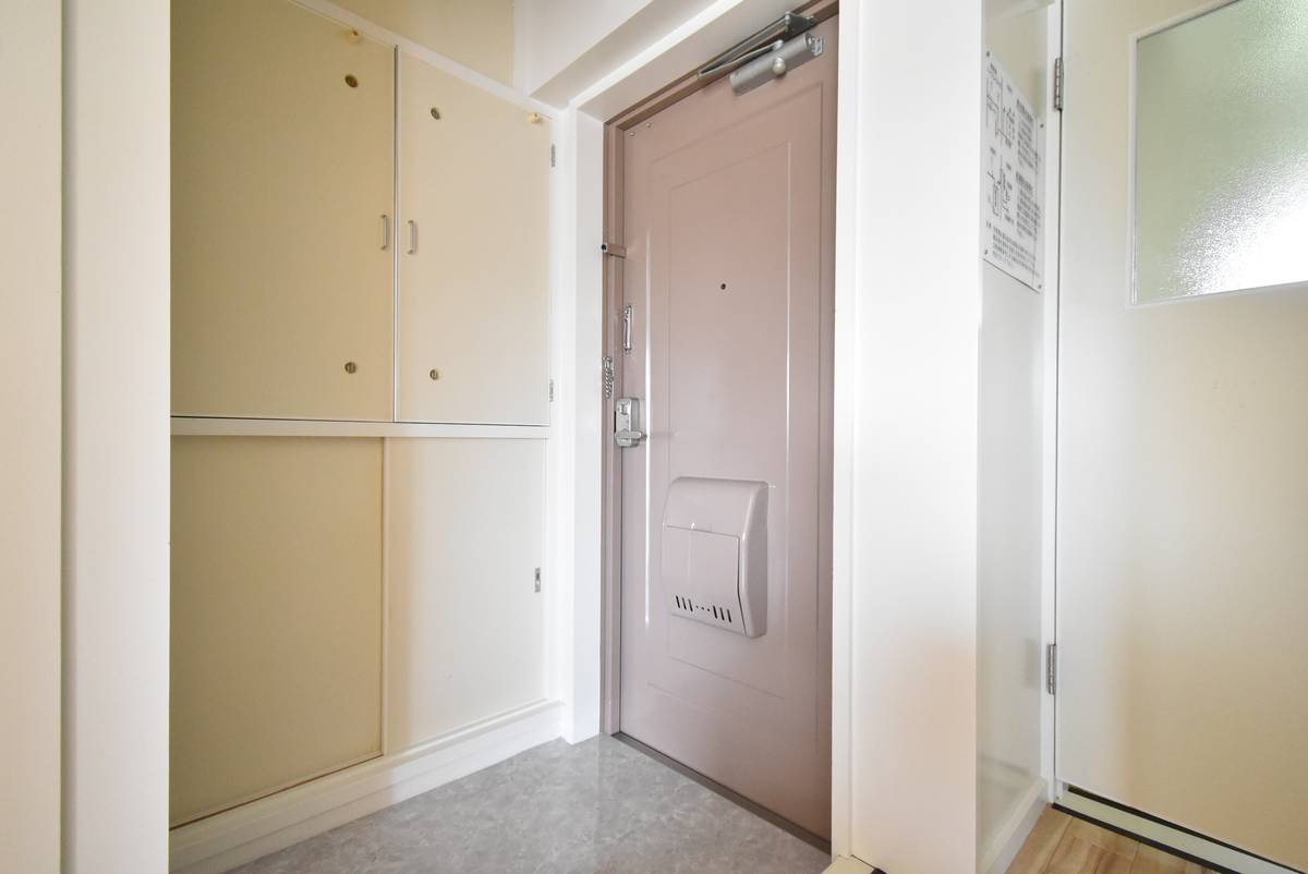 妙高市ビレッジハウスひだのもりの玄関