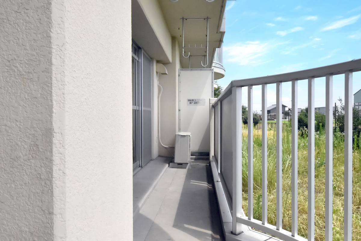 高岡市ビレッジハウス上北島のバルコニー