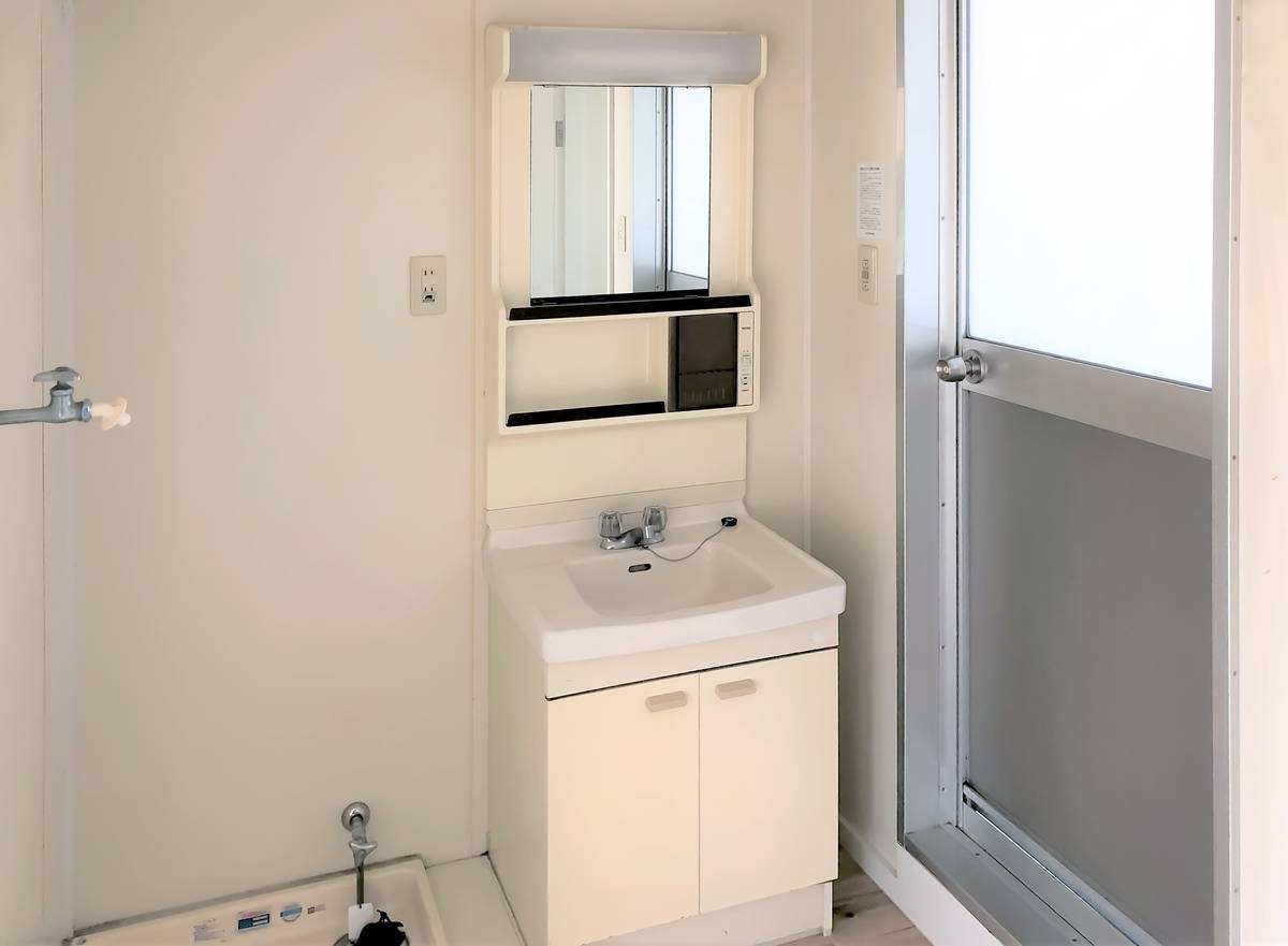 高岡市ビレッジハウス上北島の洗面所