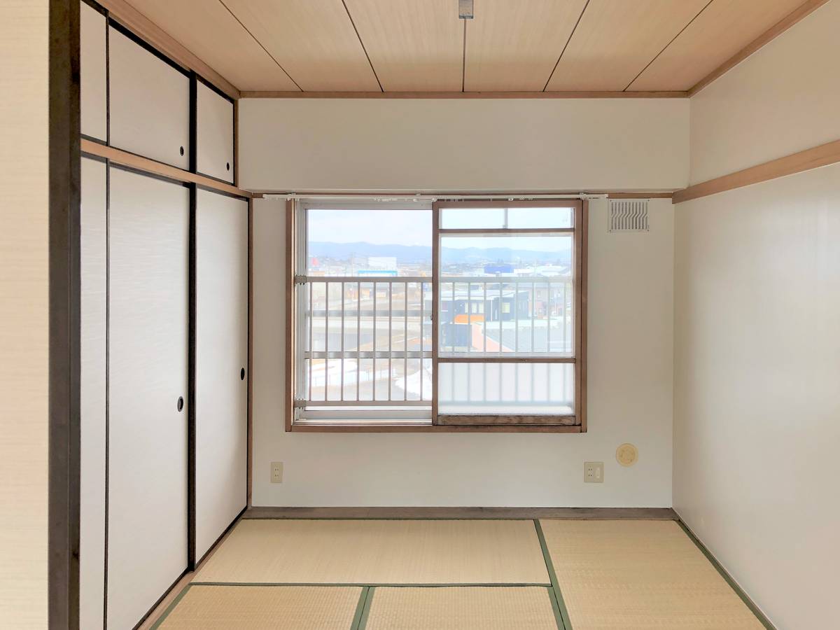 高岡市ビレッジハウス上北島の居室