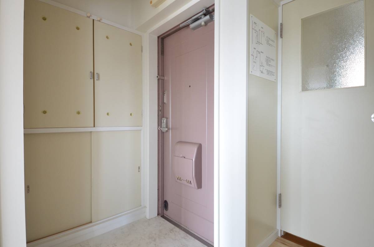 村上市ビレッジハウス村上の玄関