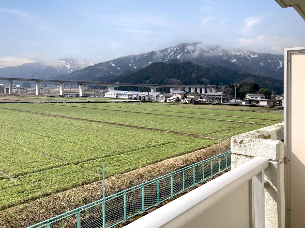 Tầm nhìn từ Village House Shikadani ở Katsuyama-shi