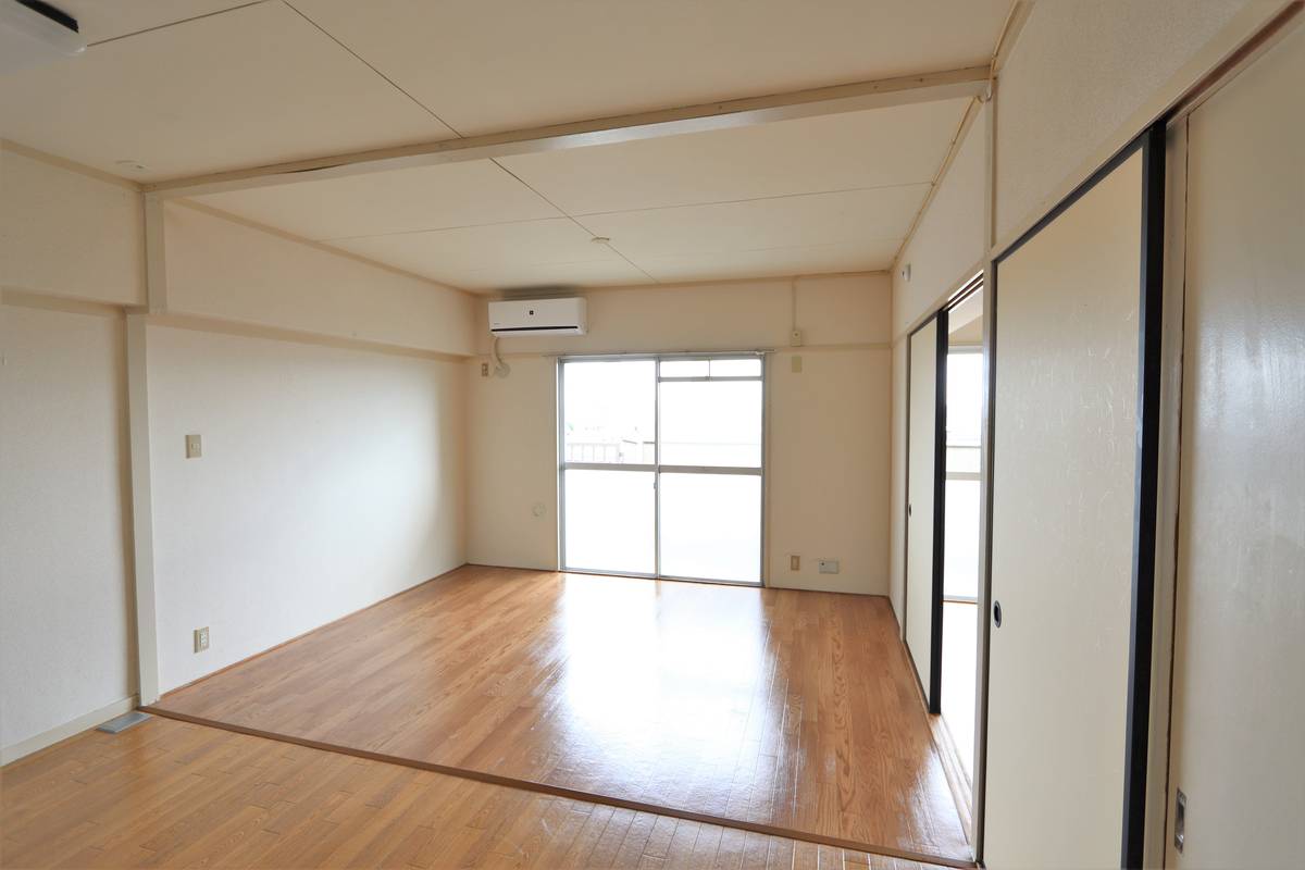 Sala de estar Village House Ichinomiya Tower em Ichinomiya-shi