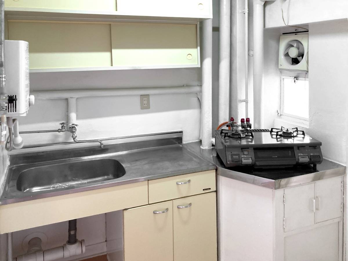 Nagahama-shi ရှိ Village House Kada ၏ မီးဖိုချောင်