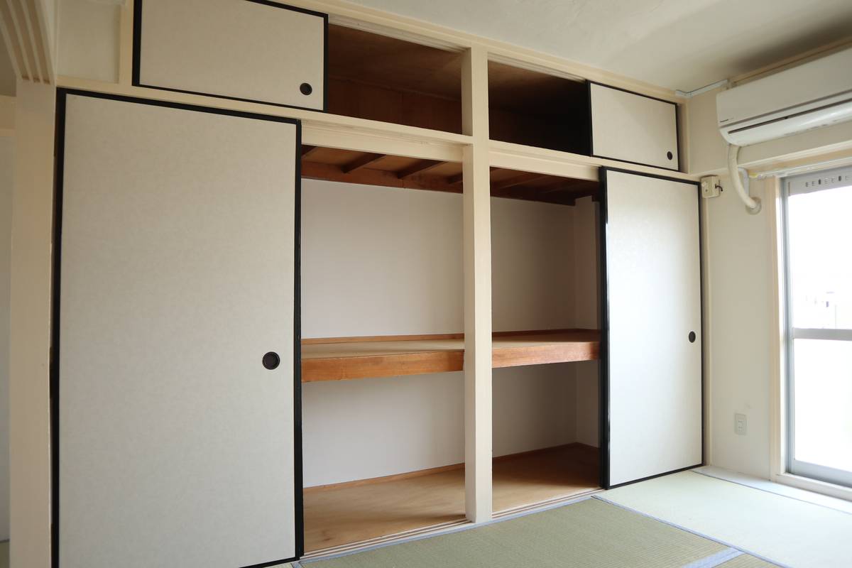 Storage Space in Village House Oihara in Yao-shi