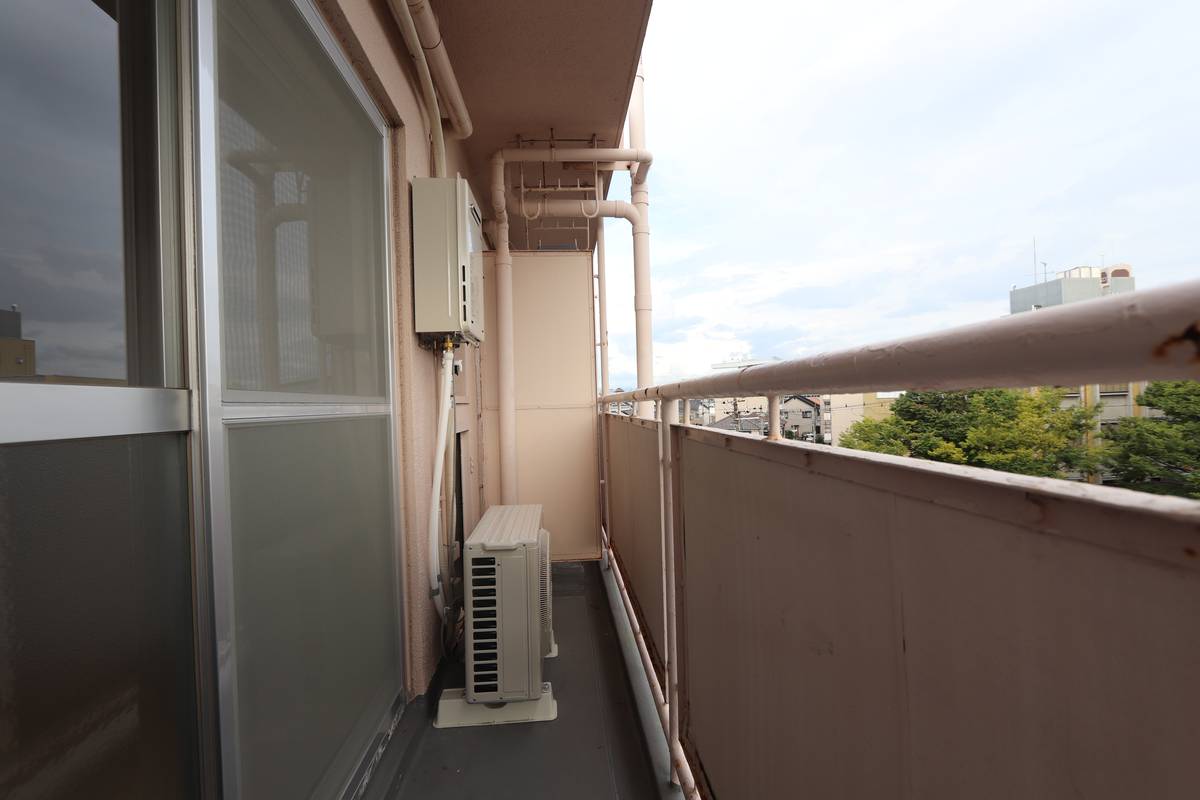 Balcony in Village House Haruki in Kishiwada-shi
