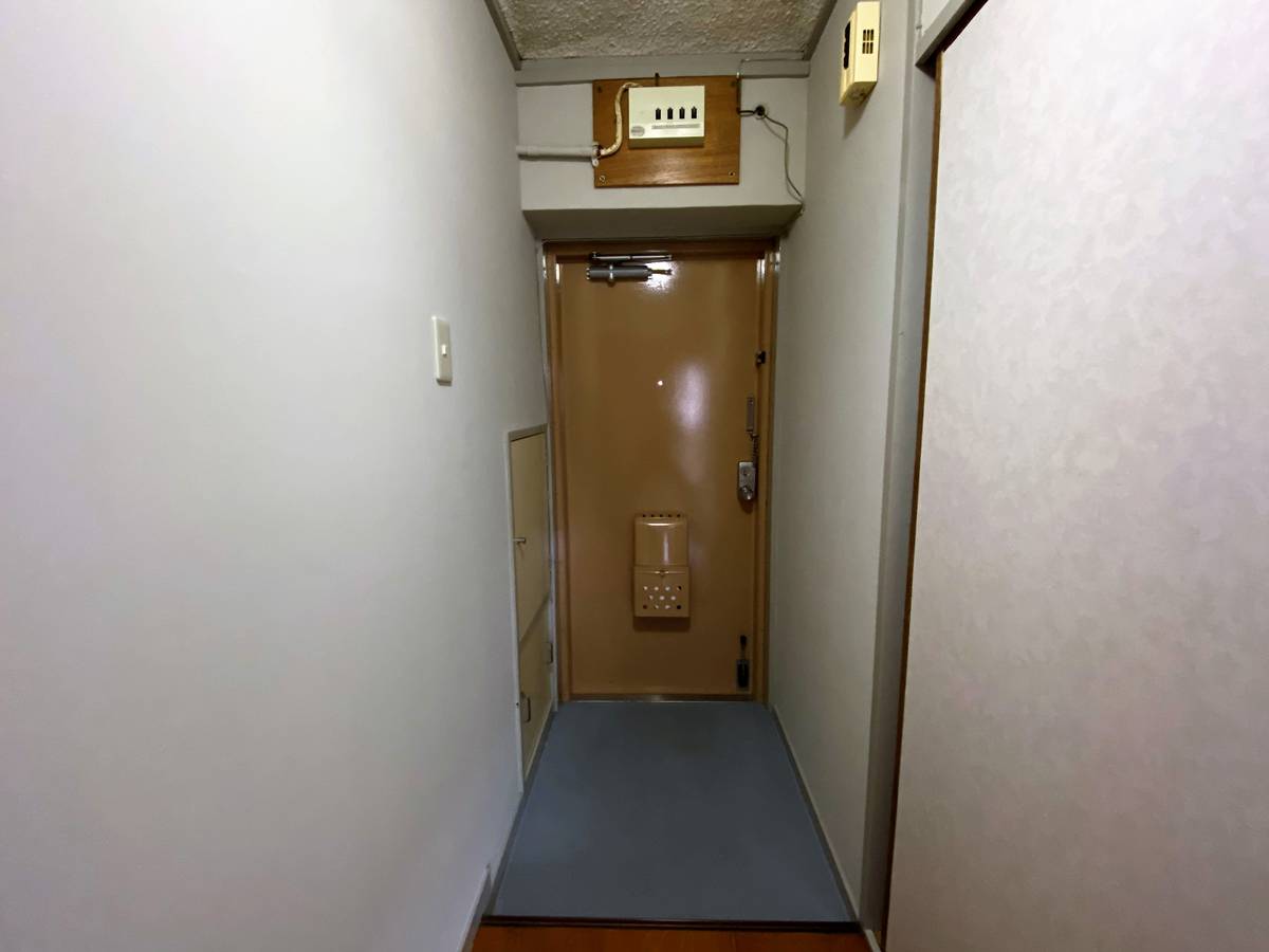 Entrada do apartamento de Village House Kuzunoha em Izumi-shi