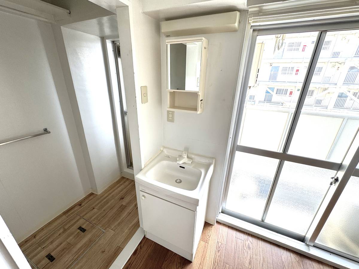 Ruang Rias di Village House Kuraji di Katano-shi