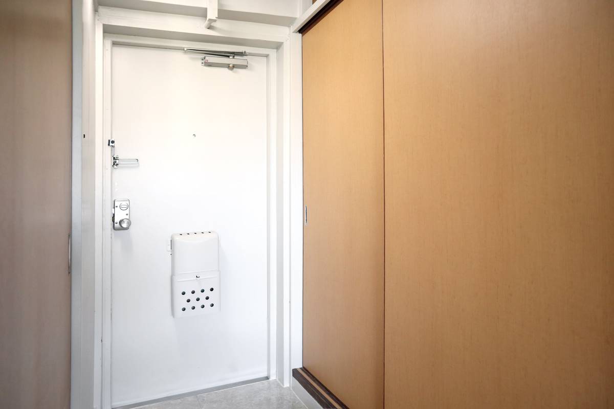 北区ビレッジハウス鈴蘭台の玄関