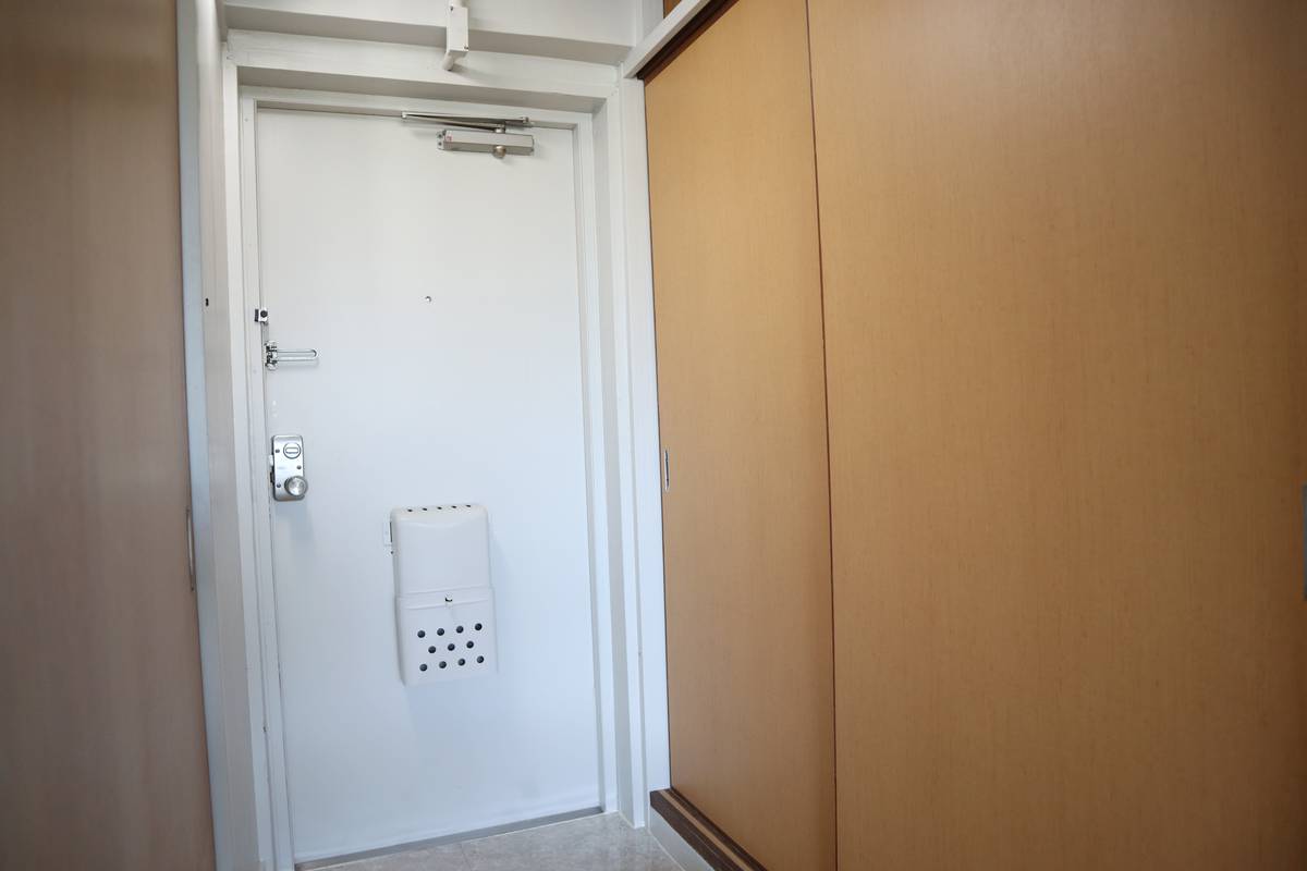 Apartment Entrance in Village House Tsuneyoshi in Amagasaki-shi