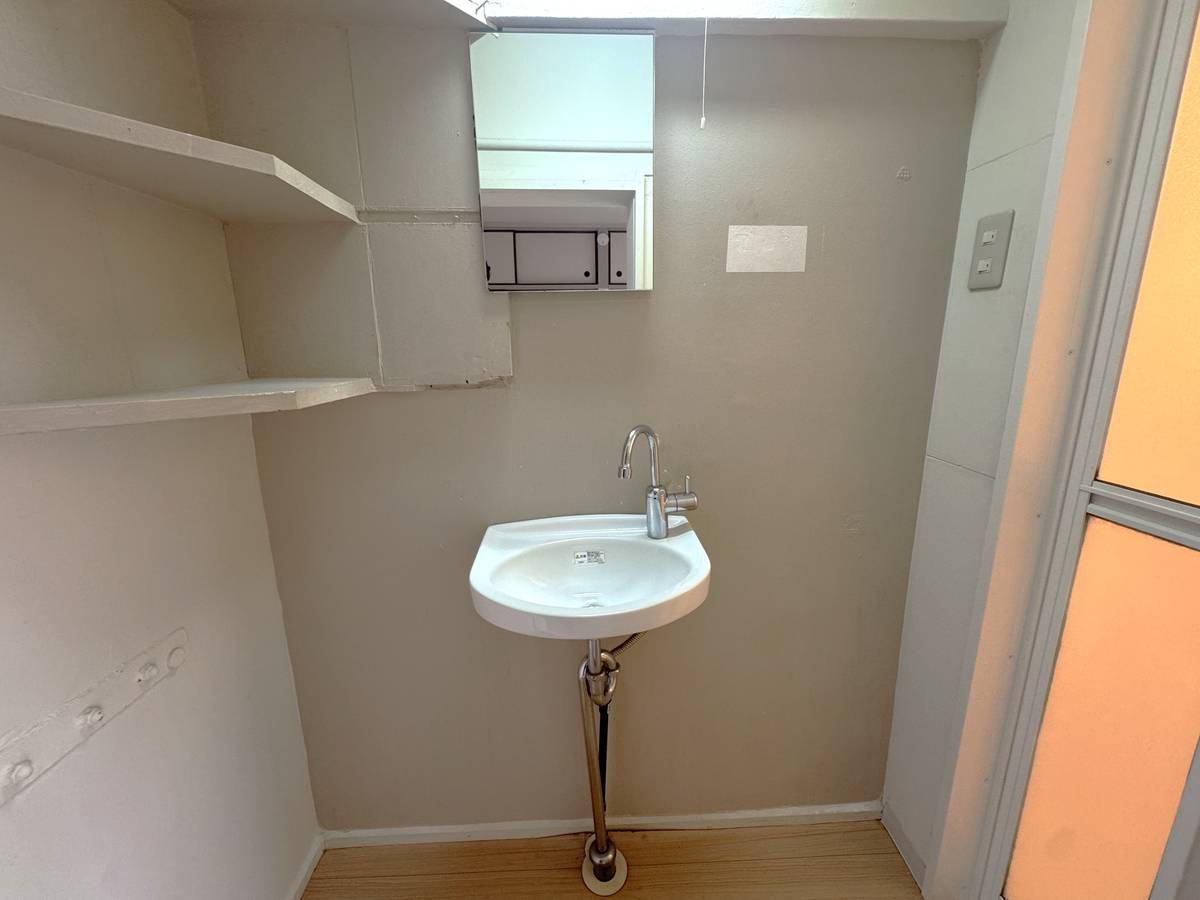 Ruang Rias di Village House Hoshigaoka di Hirakata-shi