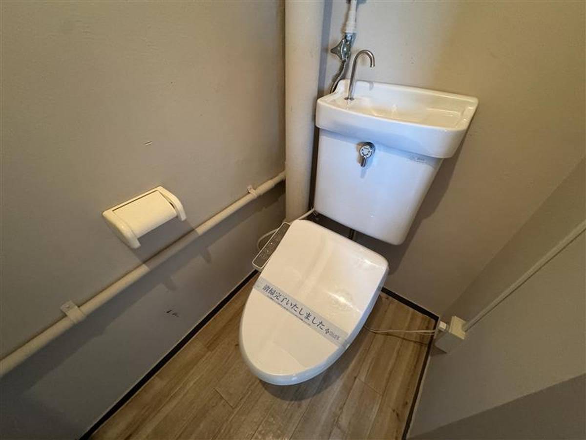 Toilet di Village House Hoshigaoka di Hirakata-shi