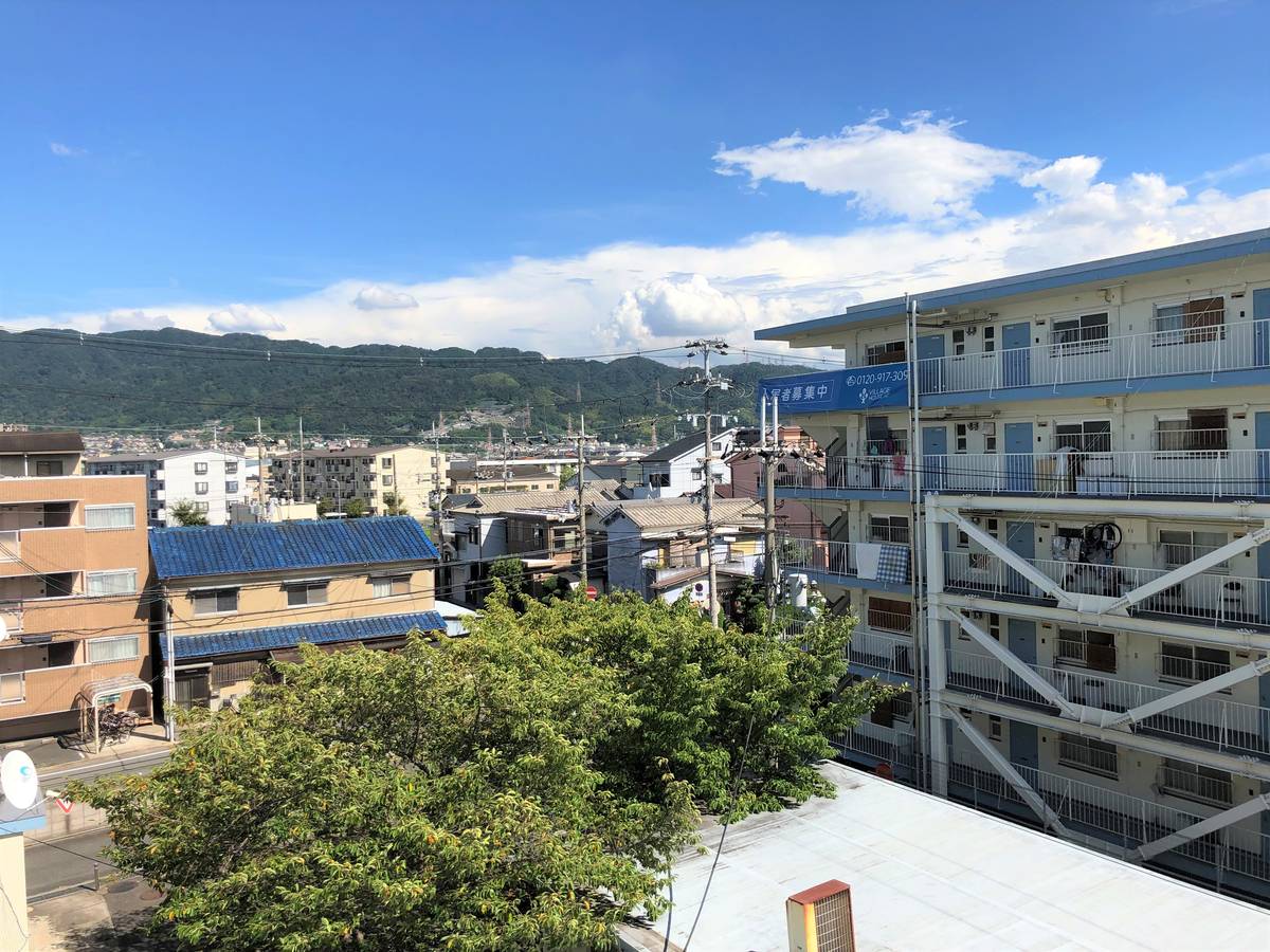Tầm nhìn từ Village House Aoyama 1 ở Yao-shi