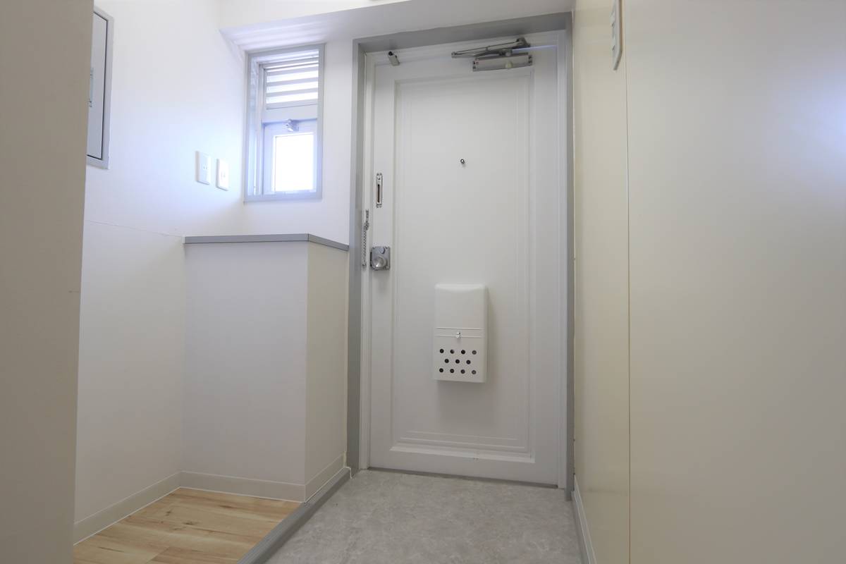 Hirakata-shi ရှိ Village House Kasuga 1 ၏ တိုက်ခန်းဝင်ပေါက်