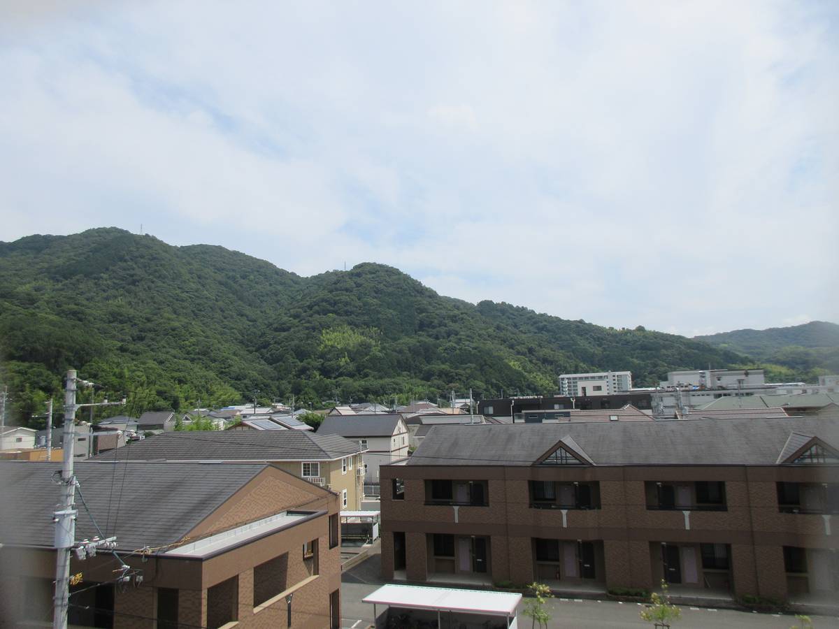 Tầm nhìn từ Village House Myodo ở Tokushima-shi