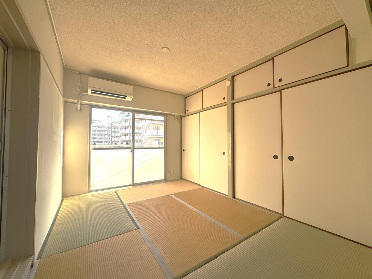 西区ビレッジハウス草部の居室