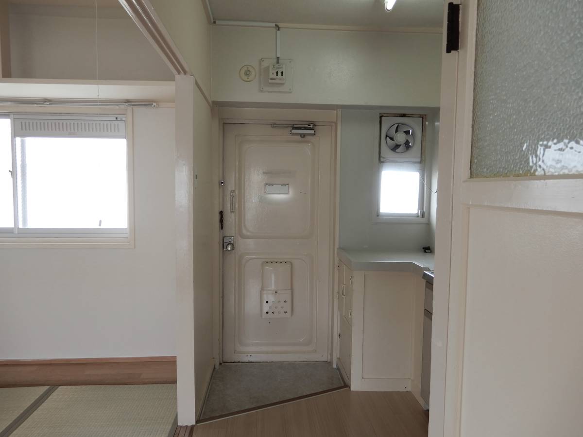 三田市ビレッジハウス沢野本の玄関