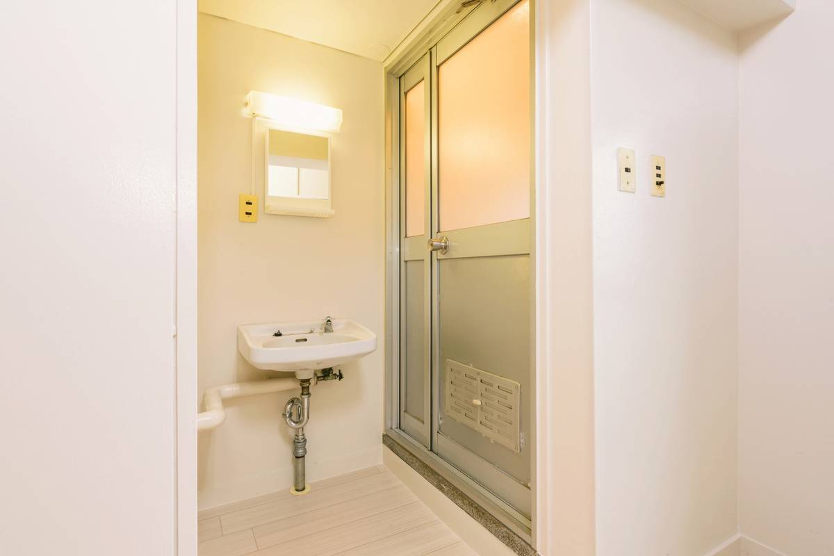 Ruang Rias di Village House Kokubu di Imabari-shi