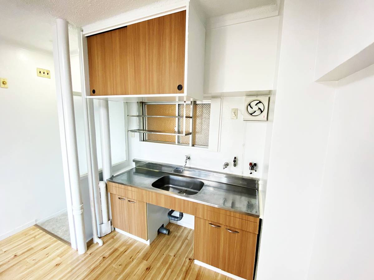 Dapur di Village House Senbokutoga Tower di Minami-ku
