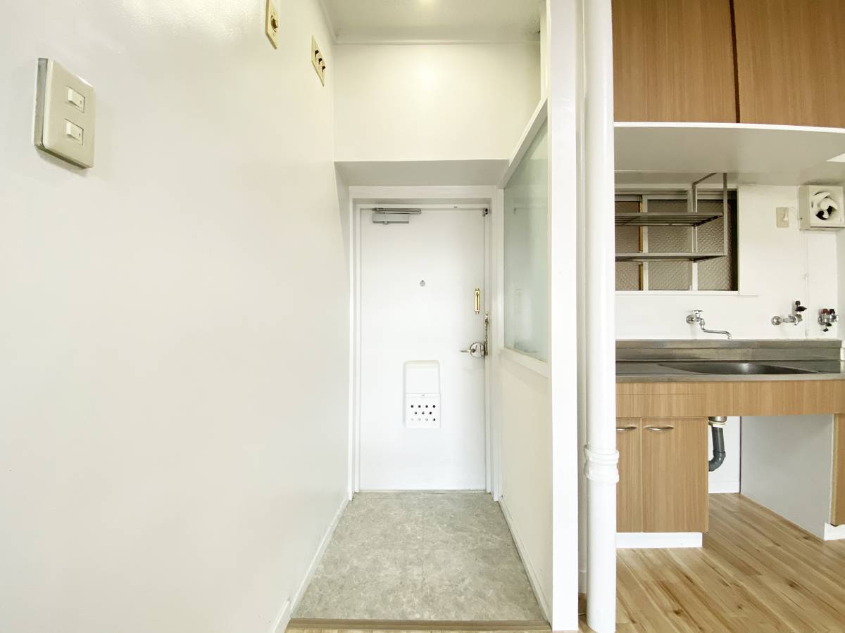 Pintu Masuk Apartemen di Village House Senbokutoga Tower di Minami-ku