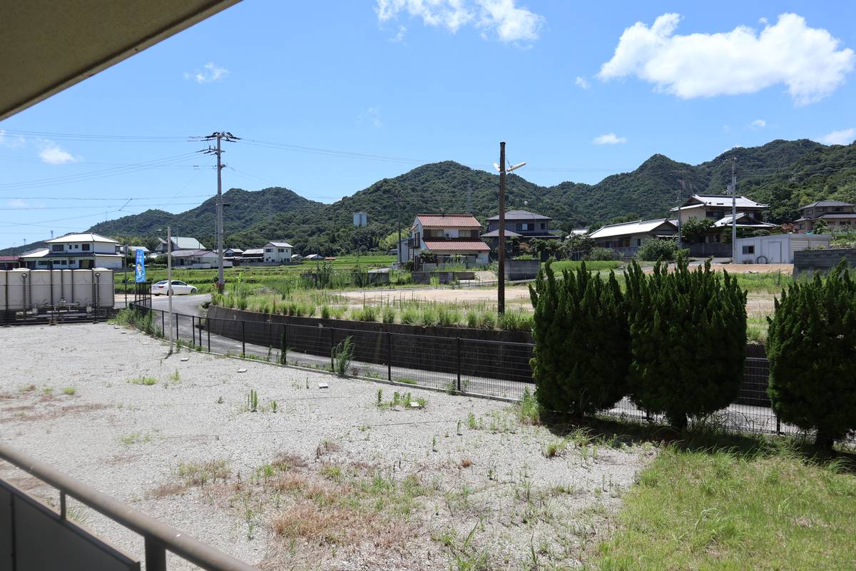 Tầm nhìn từ Village House Shirotori ở Higa-shi
