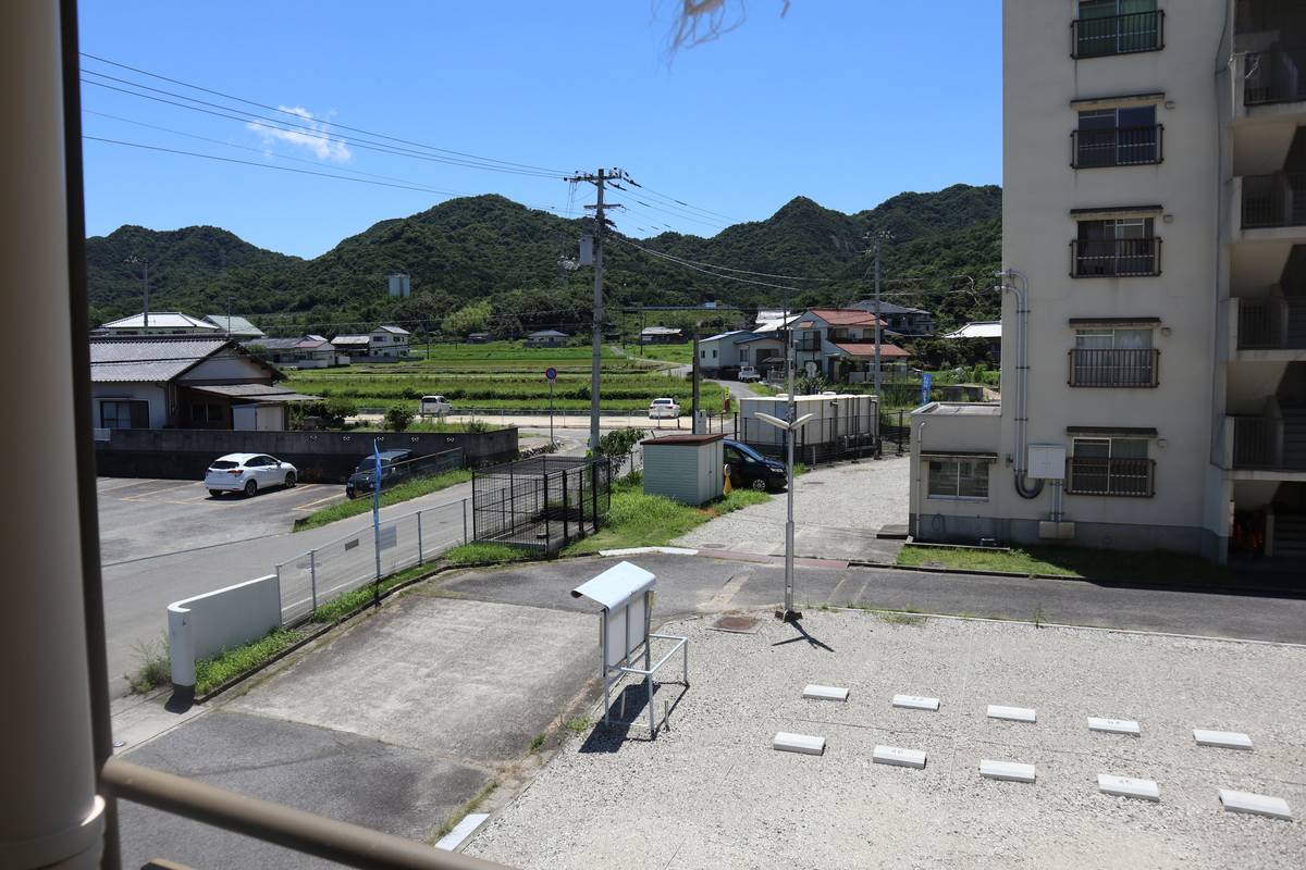 Tầm nhìn từ Village House Shirotori ở Higa-shi