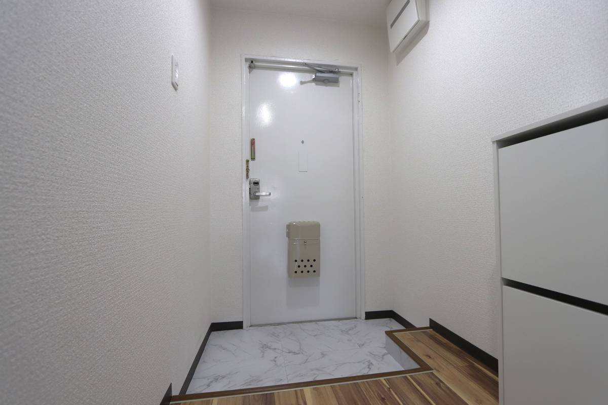 Amagasaki-shi ရှိ Village House Minami Shimizu Tower ၏ တိုက်ခန်းဝင်ပေါက်