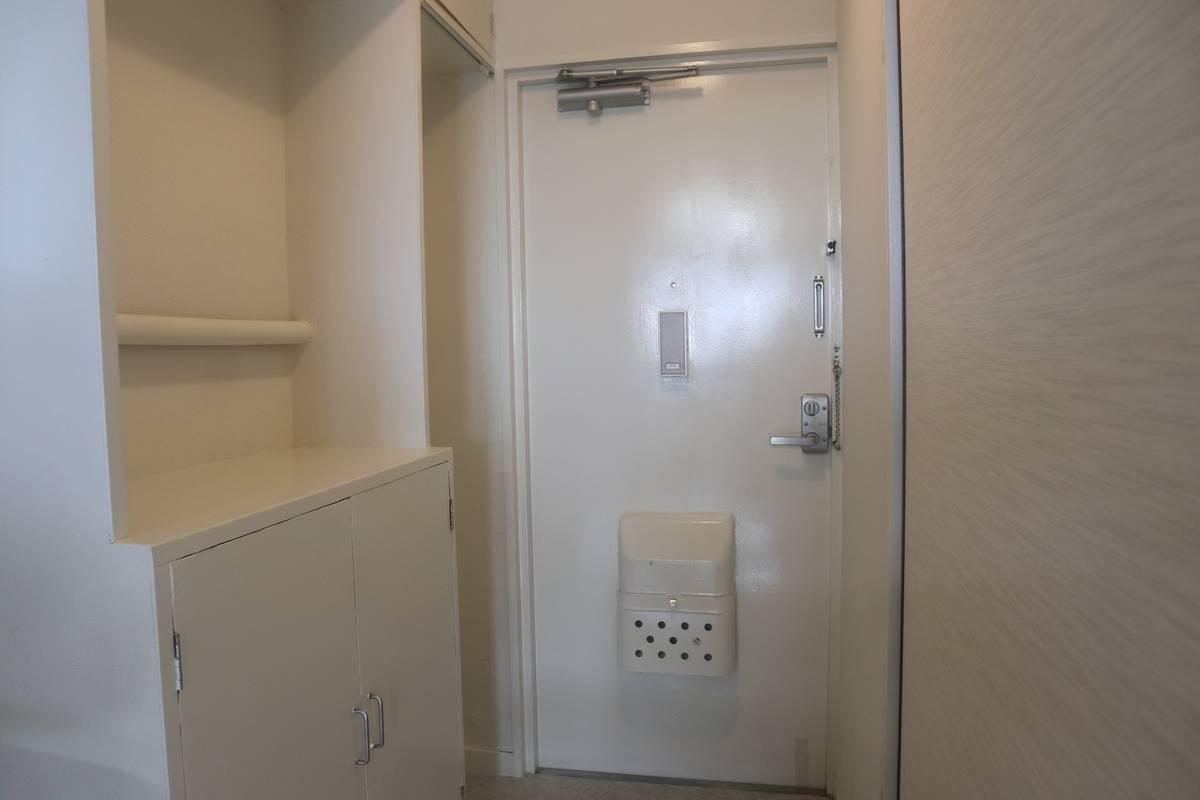 尼崎市ビレッジハウス南清水タワーの玄関