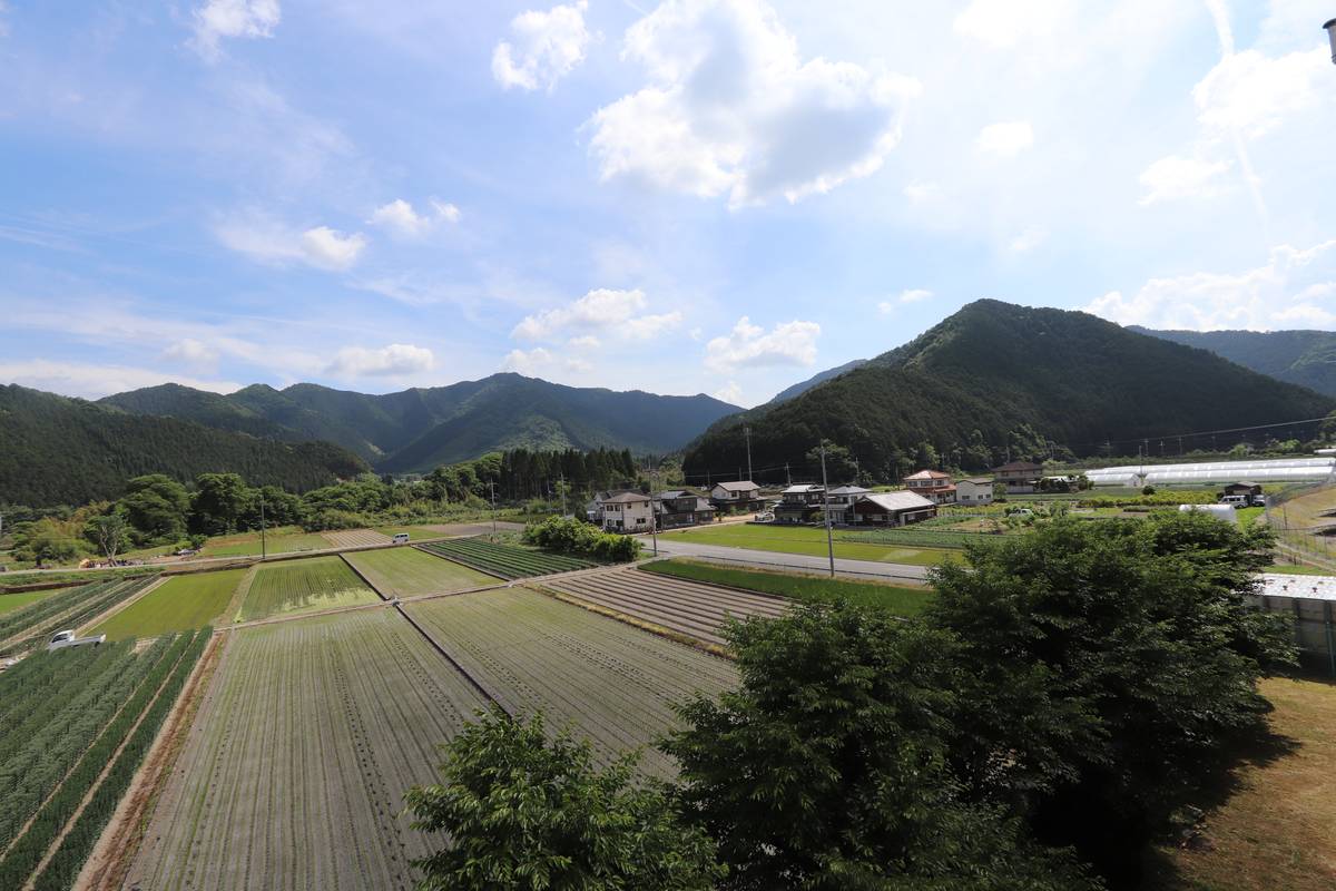 Tầm nhìn từ Village House Sannan ở Tamba-shi