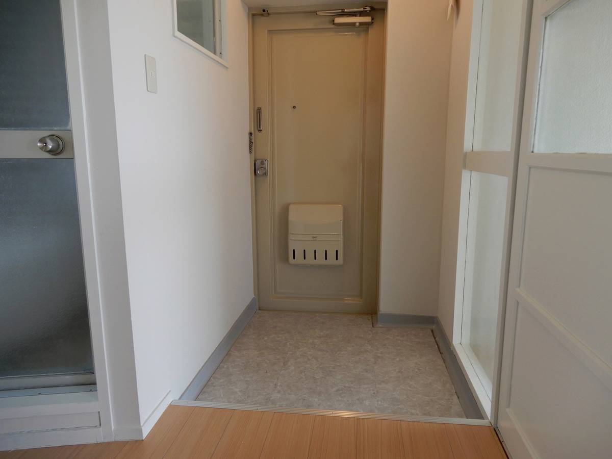 Pintu Masuk Apartemen di Village House Inae di Hikone-shi
