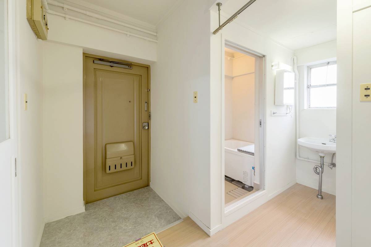 Apartment Entrance in Village House Gokasho in Higashiomi-shi