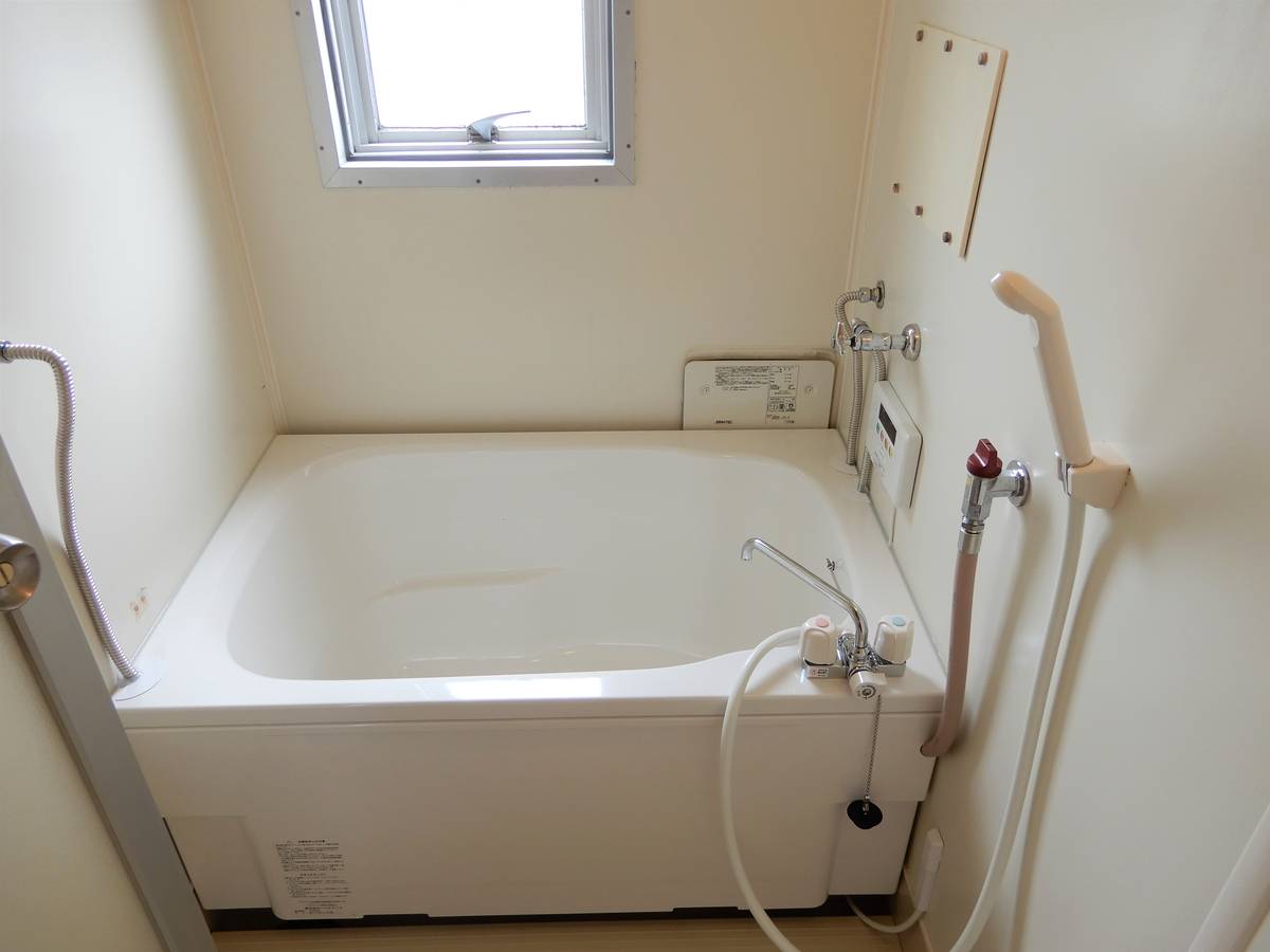 位于松山市的Village House 松山上野的浴室