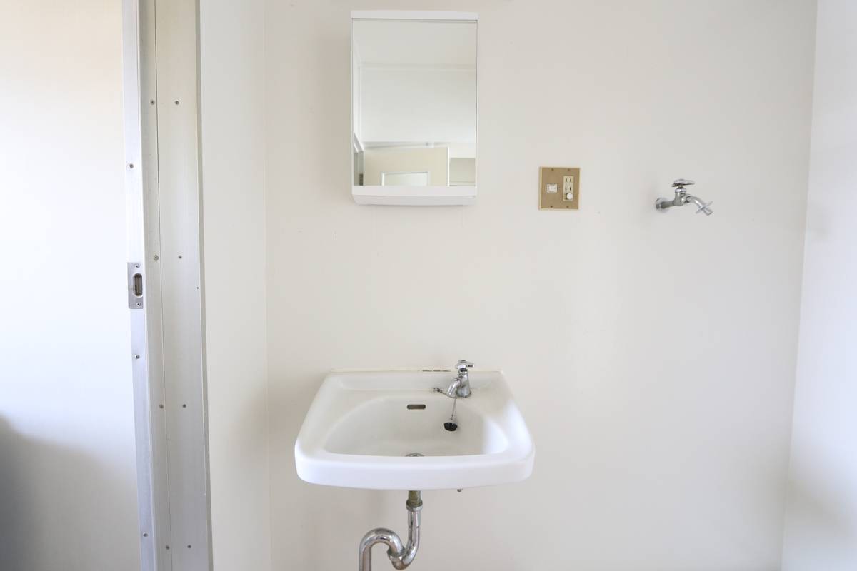 位于松山市的Village House 松山上野的洗手间