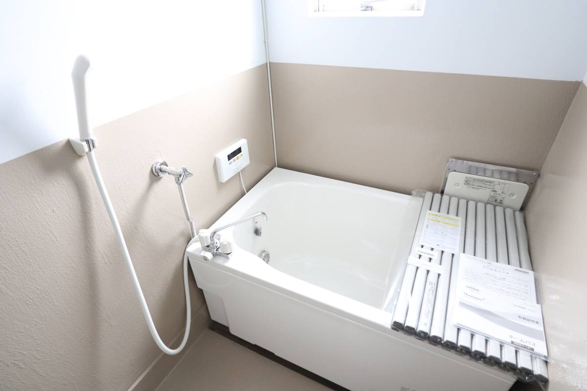 Banheira de Village House Matsuyama Ueno em Matsuyama-shi