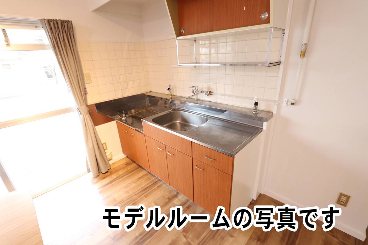 位于松山市的Village House 松山上野的厨房