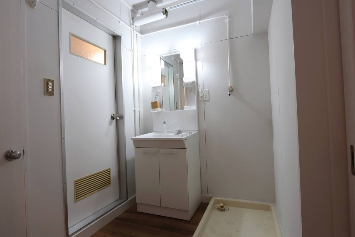 位于松山市的Village House 松山上野的洗手间